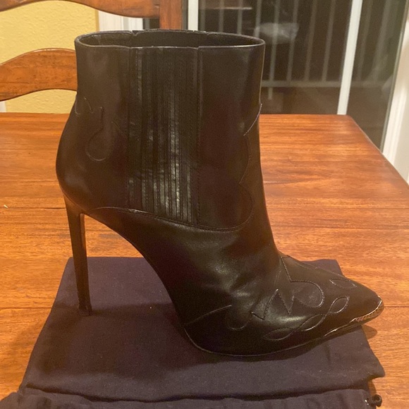 Saint Laurent Black leather western stiletto bootie with chrome tip. Size 40. - Picture 8 of 11